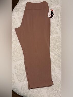 5X flat front, smooth back khaki/tan slacks, NWT, women’s plus size